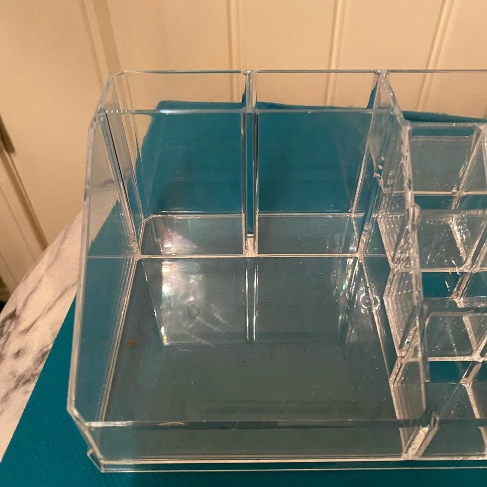 Acrylic beauty accessory